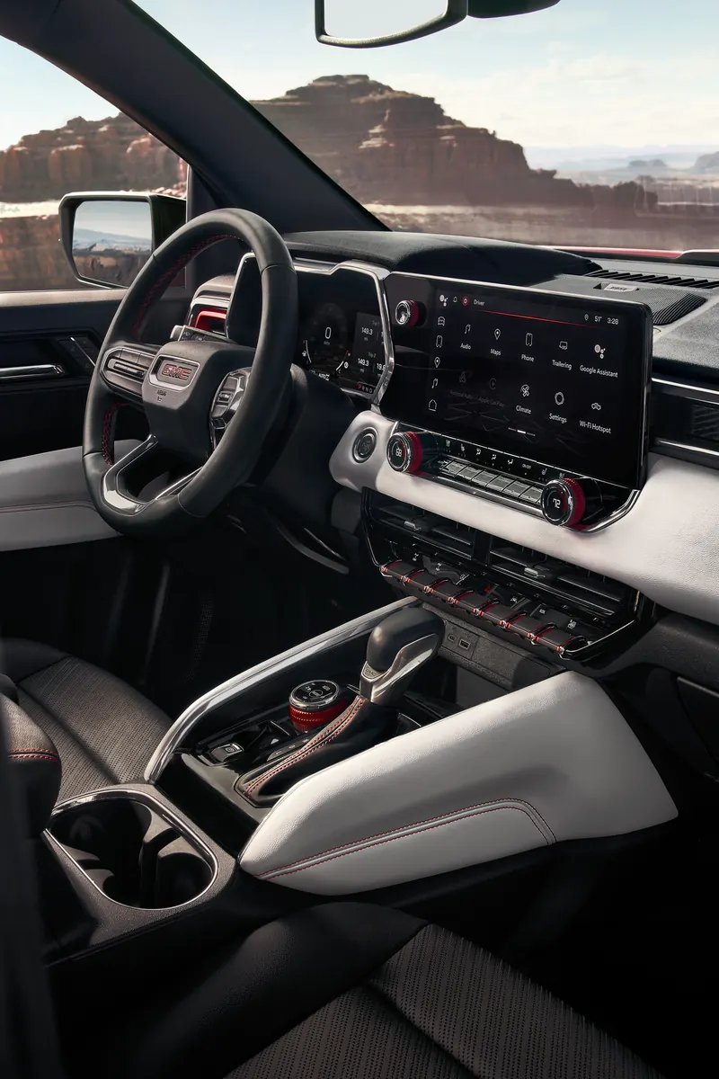 2026 GMC Canyon infotainment system at Bergstrom GMC of Manitowoc in MANITOWOC WI